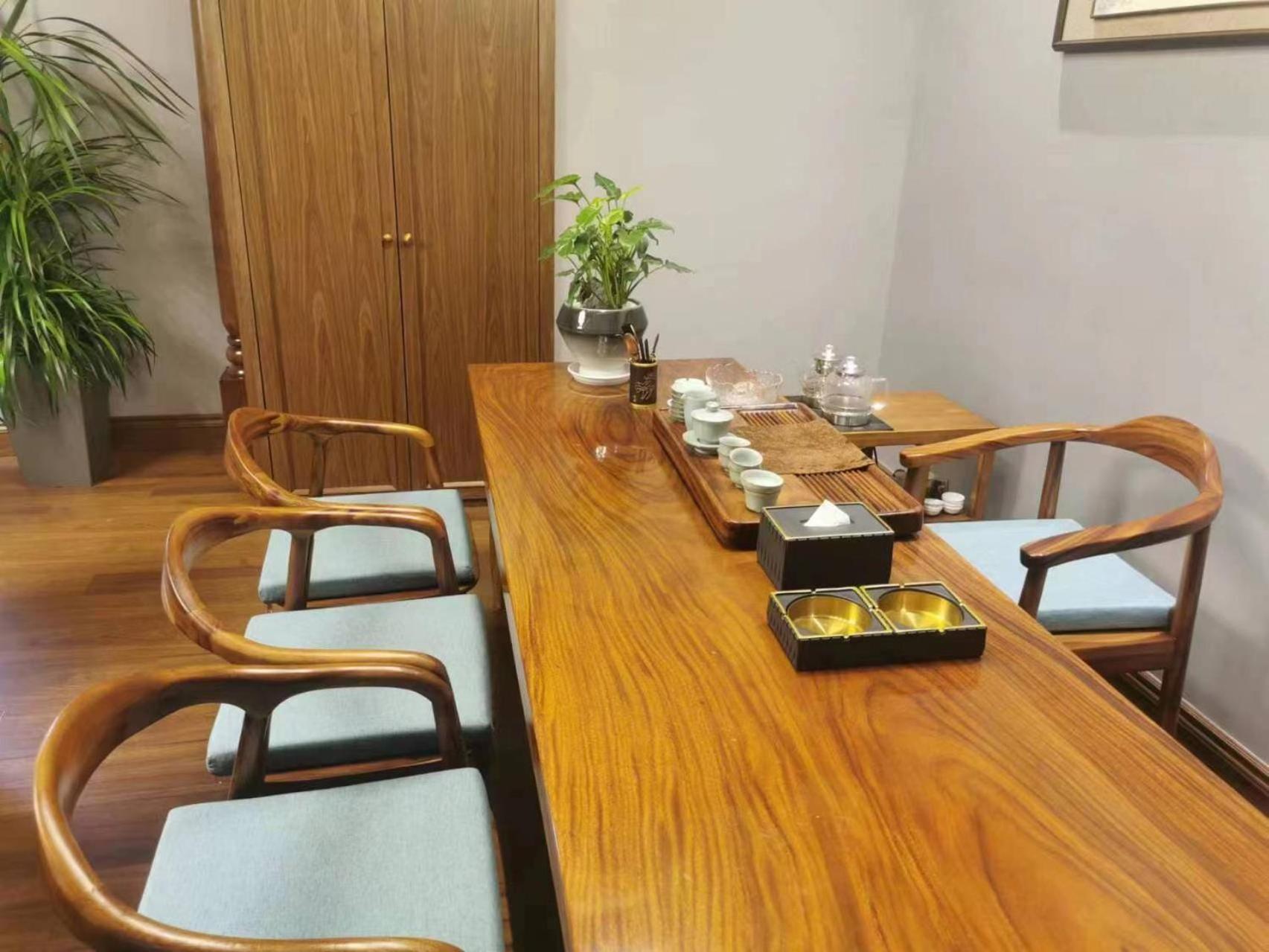 Express Hongqiao Linkong By Ihg Hotel 4*